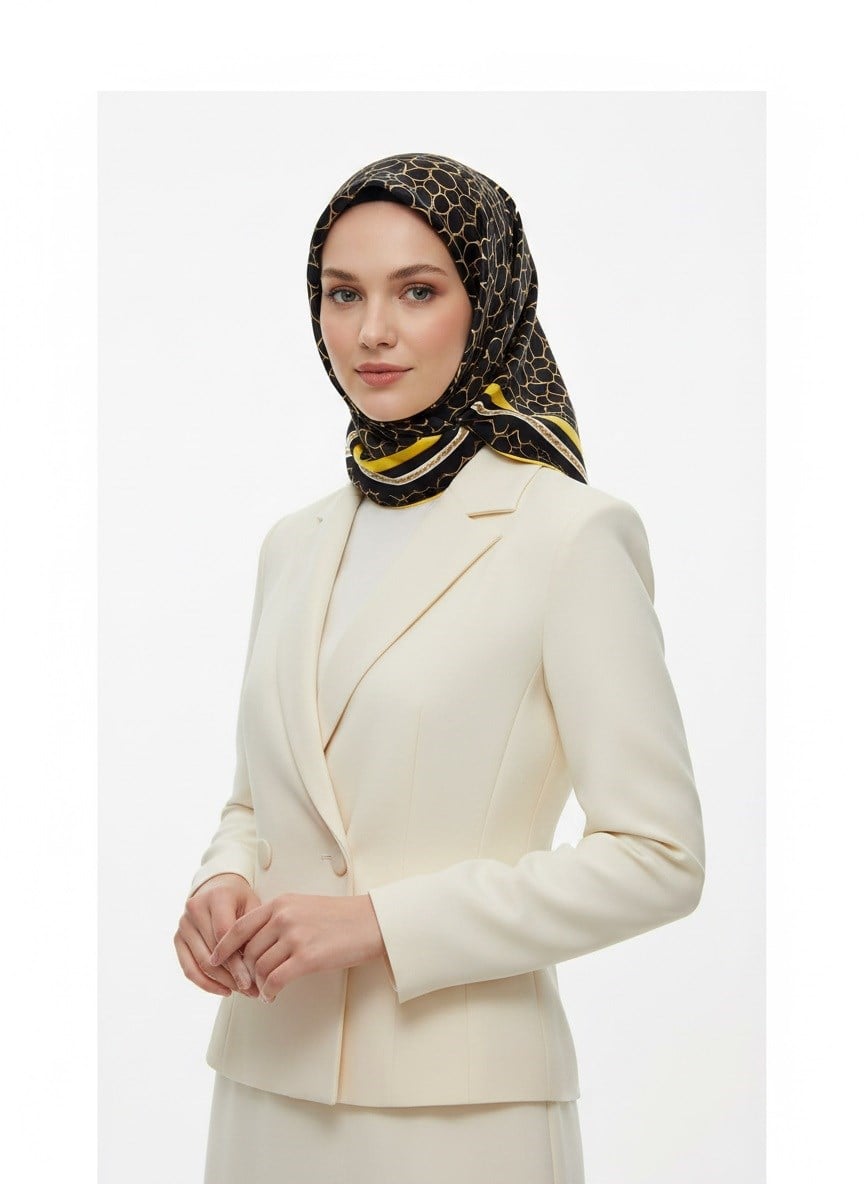 %100 Twill İpek Zincir Desenli Siyah - Limon Sarısı Renkli 90x90 Eşarp Kenar Dikiş Şekli El Dikişli