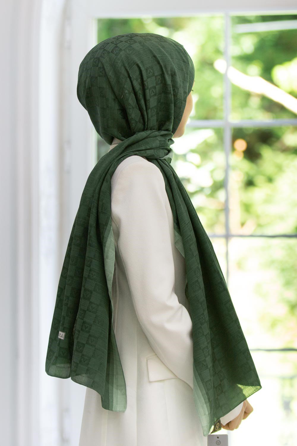 %57 İpek %43 Pamuk Monogram Dokumalı Zümrüğt Yeşili Renkli 70X190 Yumuşak Dökümlü Şal