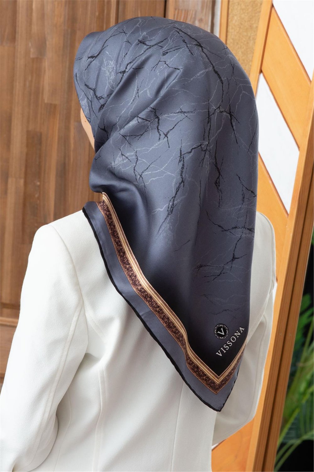 %100 Twill İpek Mermer Desenli Gri Renkli 90x90 Eşarp Dikim Şekli : El Dikişi