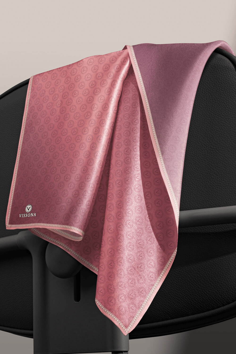 %100 Twill İpek Monogram Desenli Gül Kurusu Renkli 90x90 Eşarp Dikim Şekli : El Dikişi