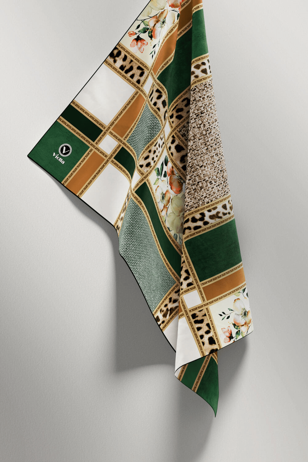 Twill Leopar ve Çiçek Desenli Zümrüt Yeşili - Bej Renkli 90x90 Eşarp (İpek İçermez) Dikim Şekli : El Dikişi