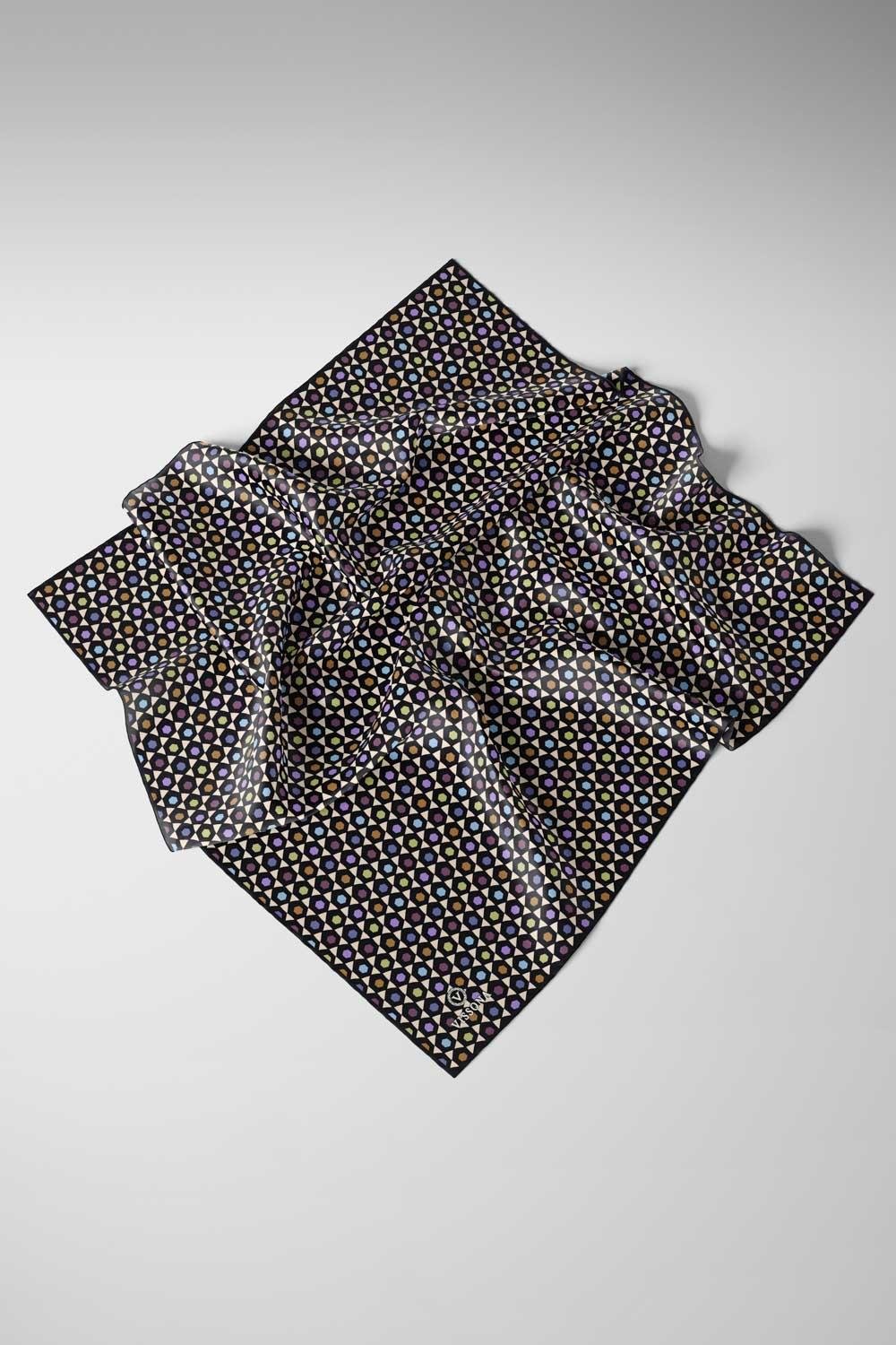 %100 Twill İpek Nokta Desenli Lacivert Renkli 90x90 Eşarp Dikim Şekli : El Dikişi