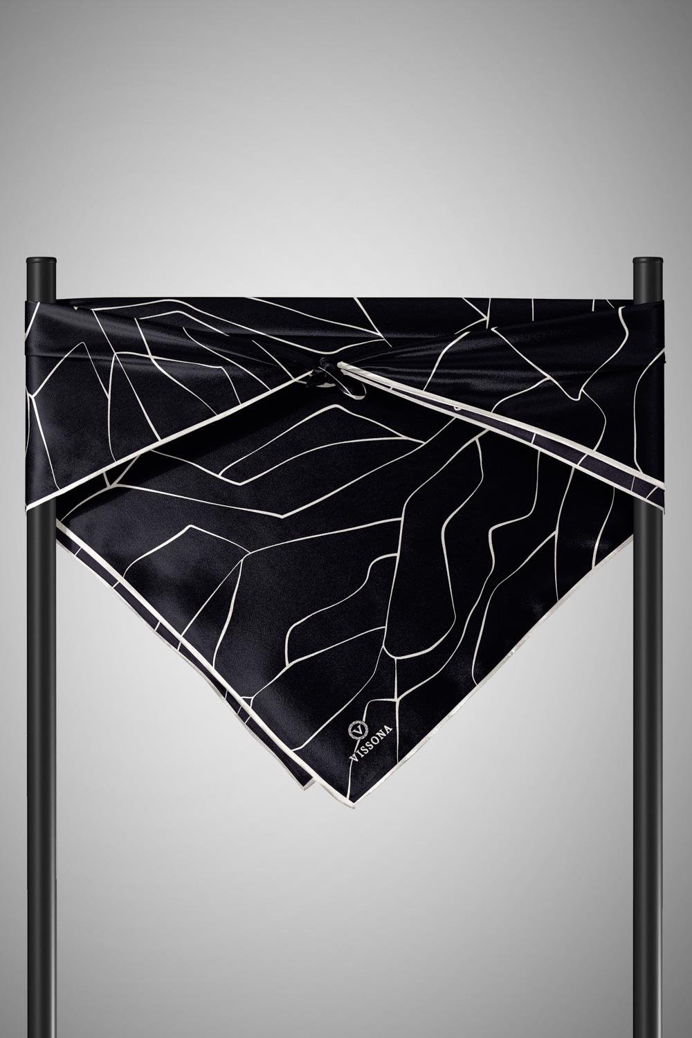 %100 Twill İpek Çizgi Desenli Siyah Krem Renkli 90x90 Eşarp Dikim Şekli : El Dikişi