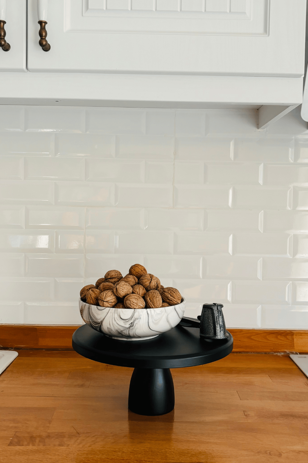 Justwood Lucca Siyah 29 Cm Ahşap 12 Cm Ayaklı Yuvarlak Pasta Sunum Servis Tabağı