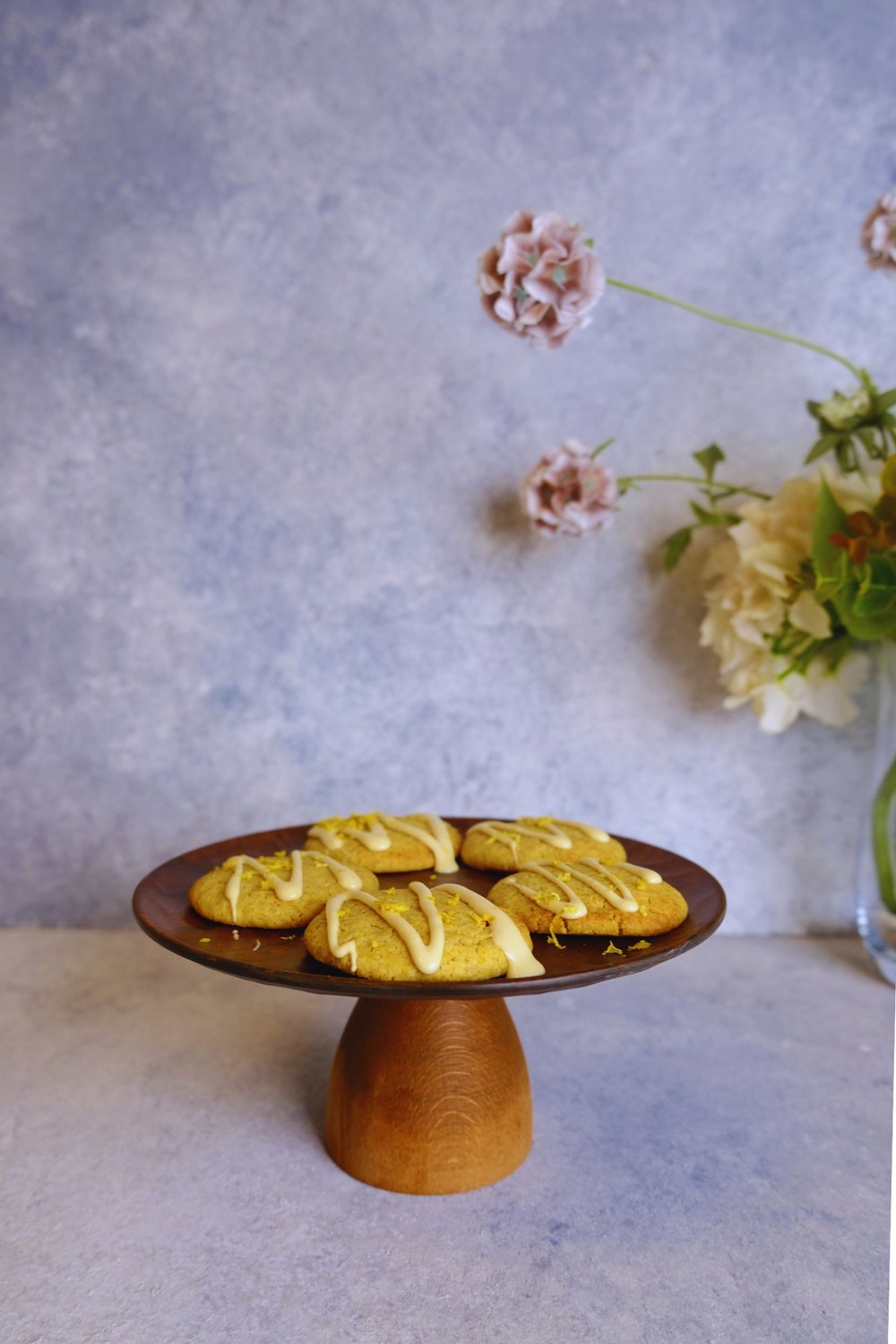 Ligna Melamin Ahşap Rölyefli 23 Cm Lucca Ayaklı Pasta Tabağı, Servis Tabağı, Sunumluk