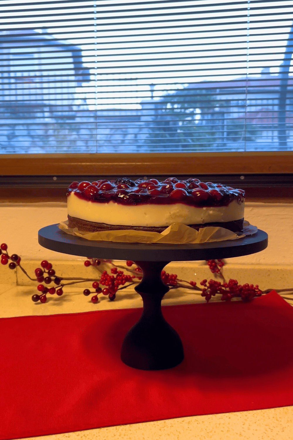 Mummy Siyah 30 Cm Şekilli Ayaklı Pasta Sunum Tabağı