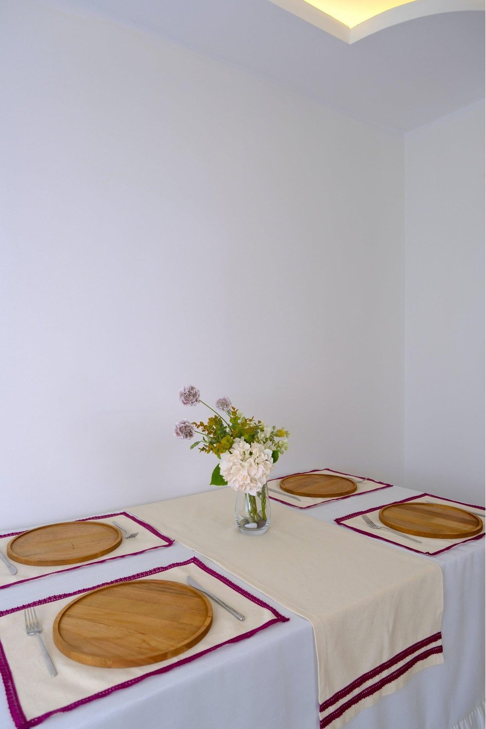 Terra 5 Parça | 4 Parça Amerikan Servis & 1 Parça Runner Duck Keten Mürdüm Fisto Dantel Biyeli Set