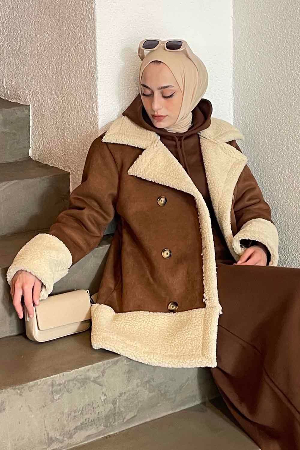Önü Boydan Düğmeli Kürklü Mont Acı Kahverengi
