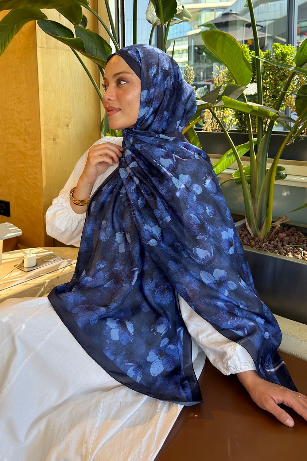 Çiçek Desen Lara Soft Şal Lacivert