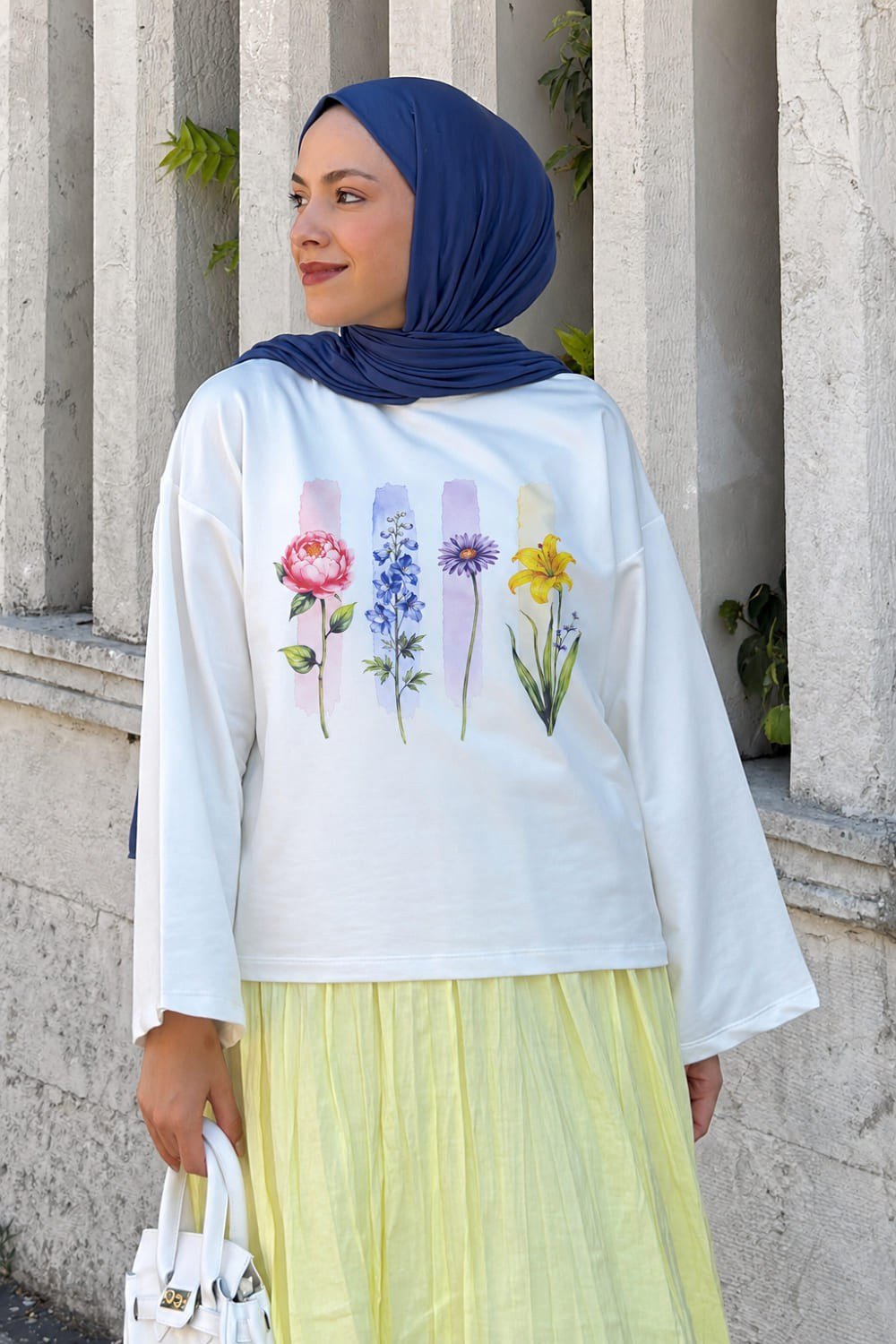 Basic Oversize Çiçek Baskılı Bluz Beyaz