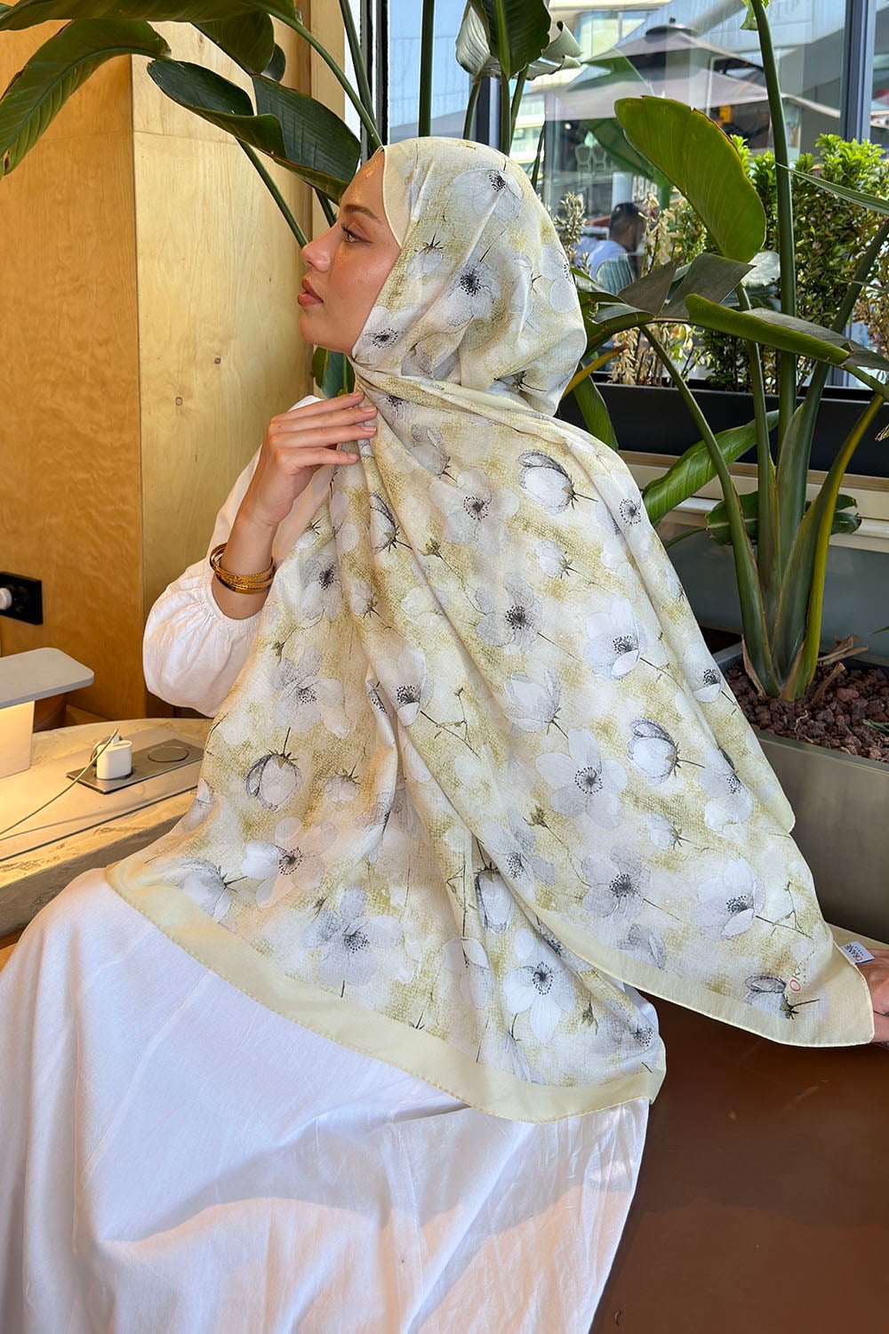 Çiçek Desen Lara Soft Şal Sarı