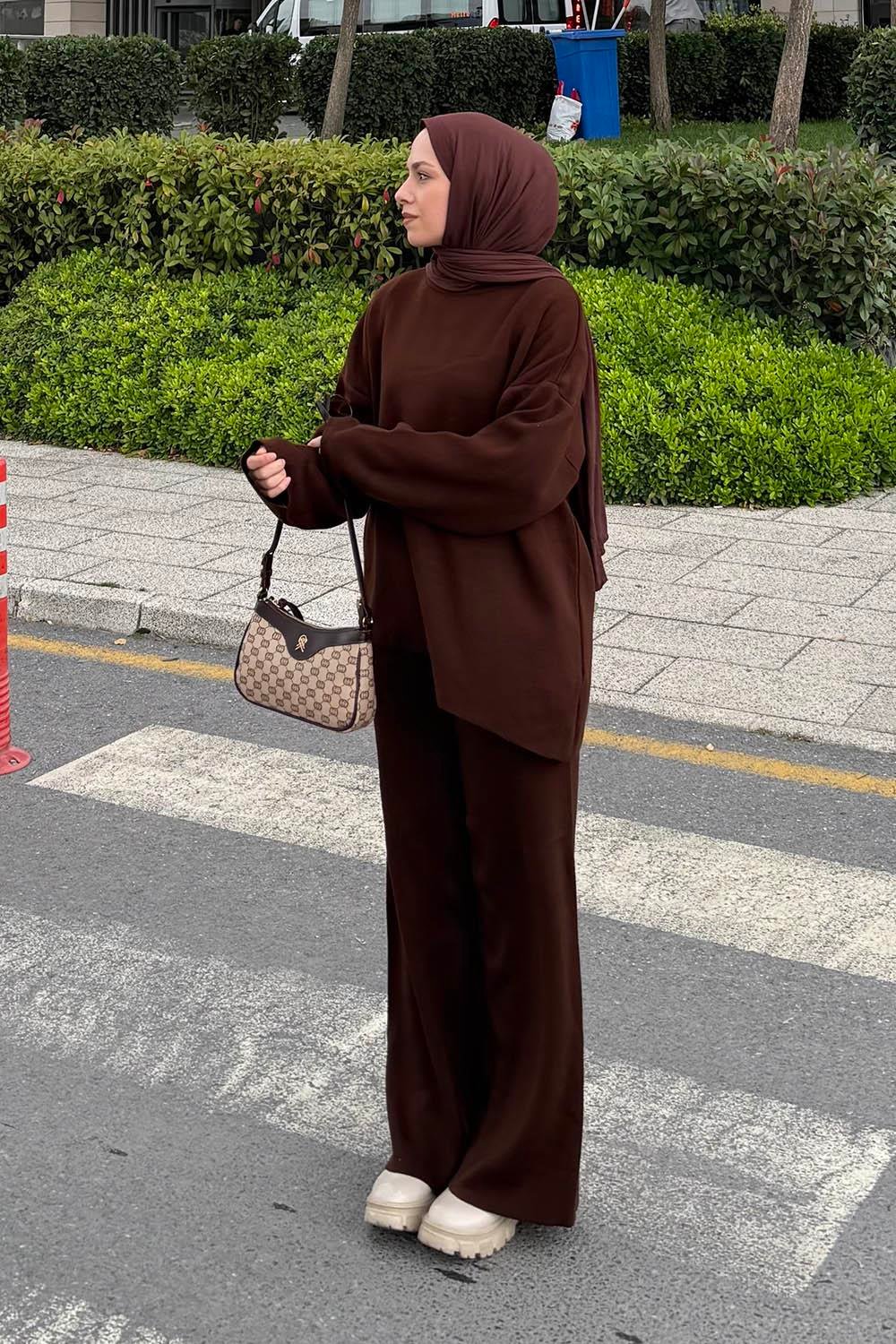 Asimetrik Bisiklet Yaka Triko Takım Acı Kahverengi