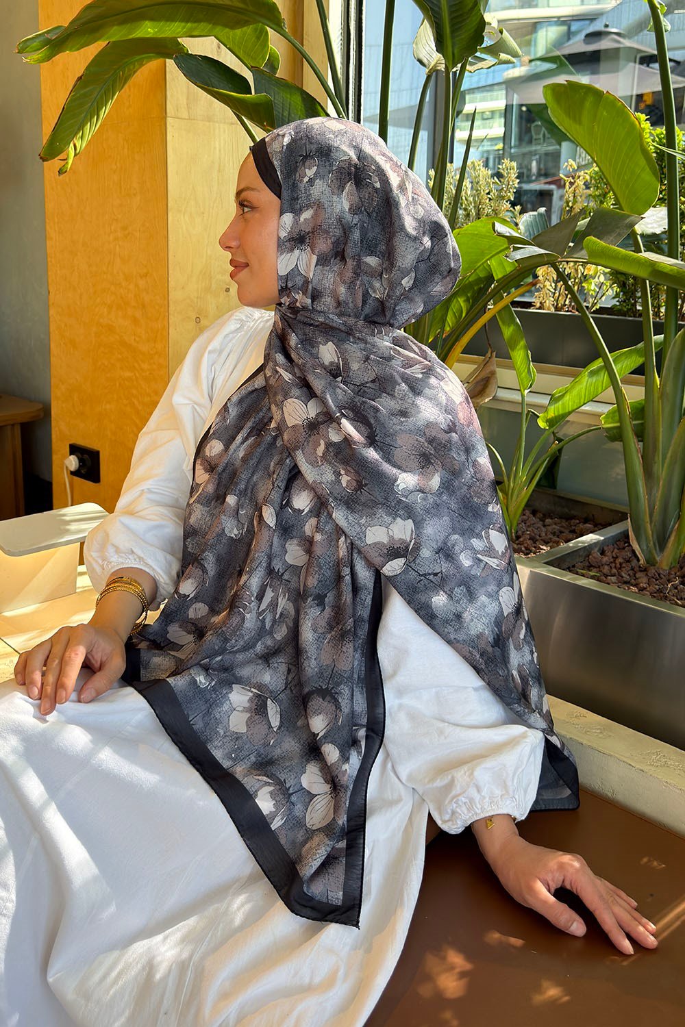 Çiçek Desen Lara Soft Şal Antrasit