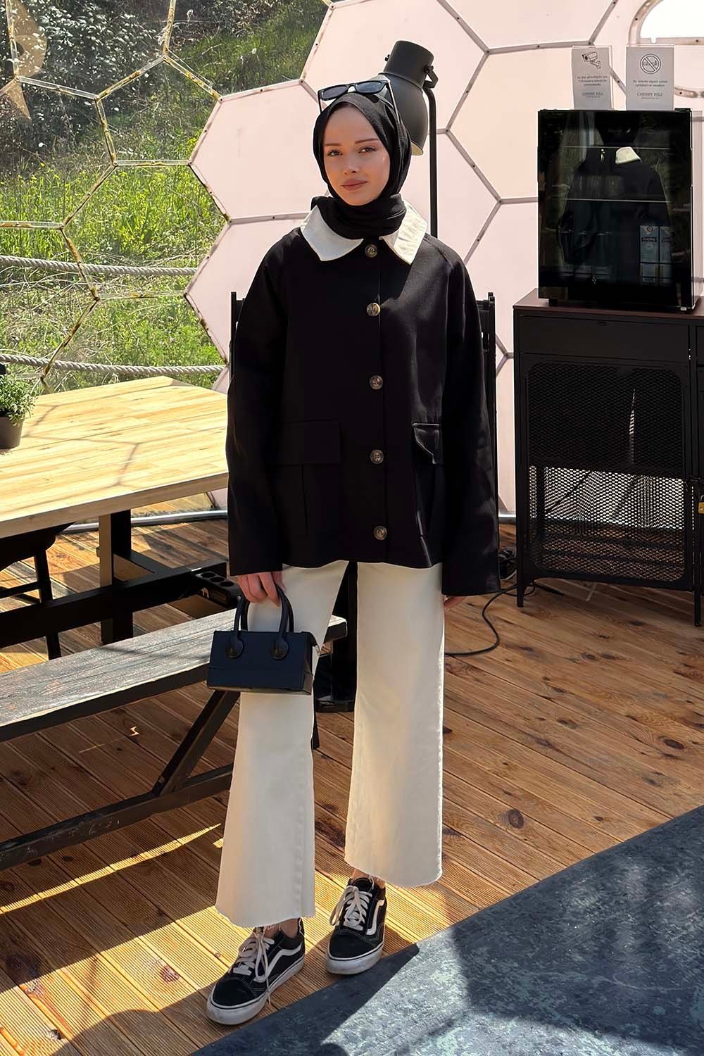 Yaka Detaylı Düğmeli Gabardin Ceket Siyah