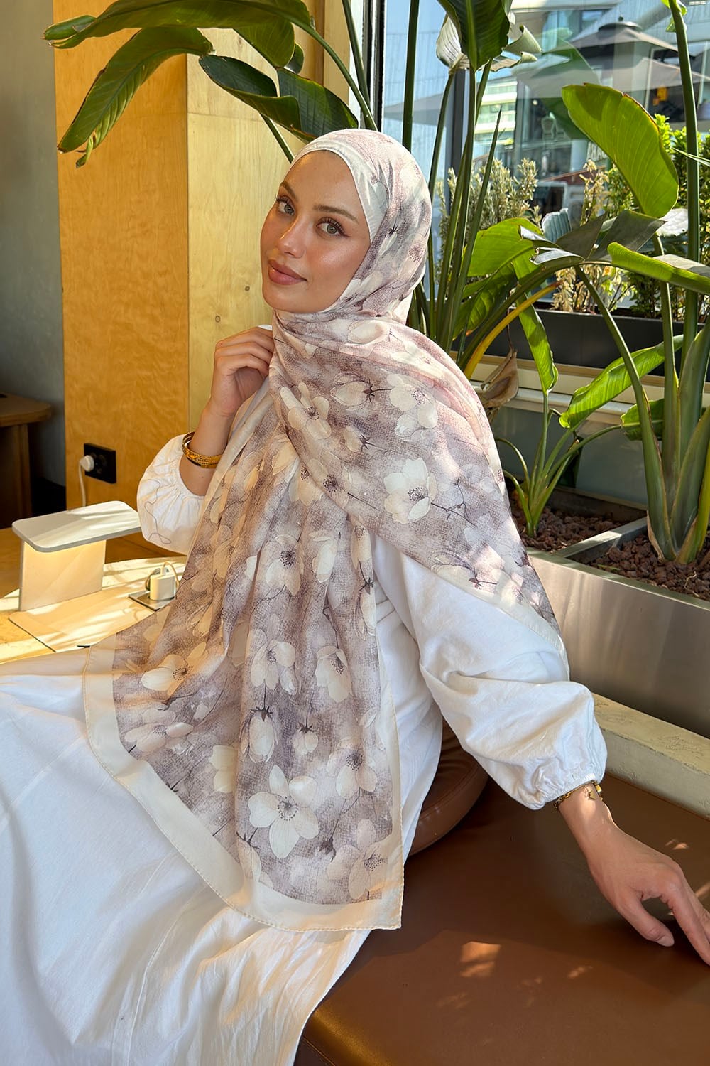 Çiçek Desen Lara Soft Şal Bej