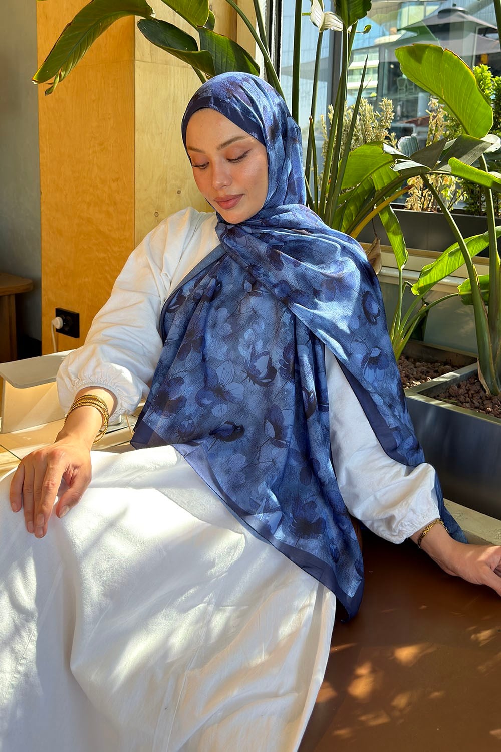 Çiçek Desen Lara Soft Şal Gece Mavisi