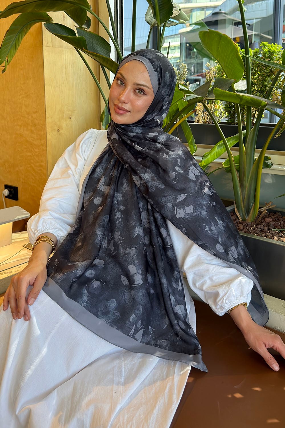 Çiçek Desen Lara Soft Şal Siyah
