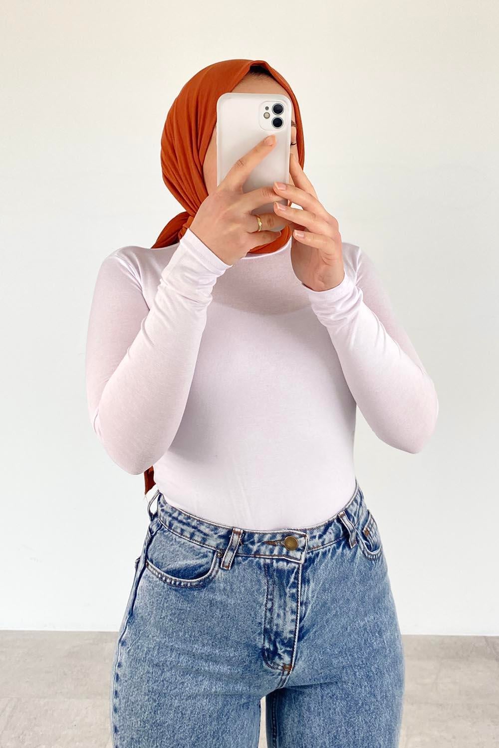 Yarım Balıkçı Yaka Düz Renk Body Beyaz