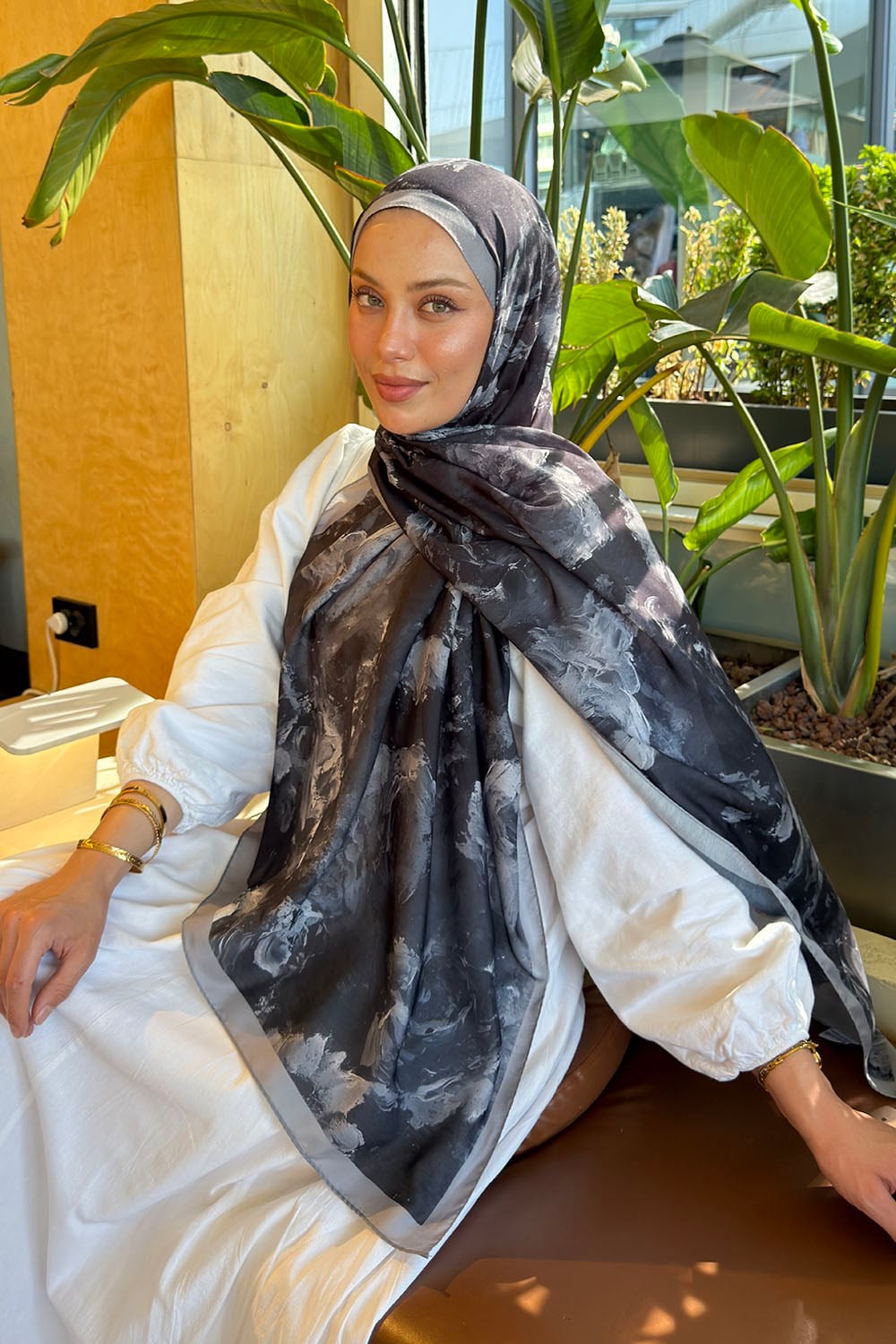 Gül Çiçek Desen Lara Soft Şal Siyah