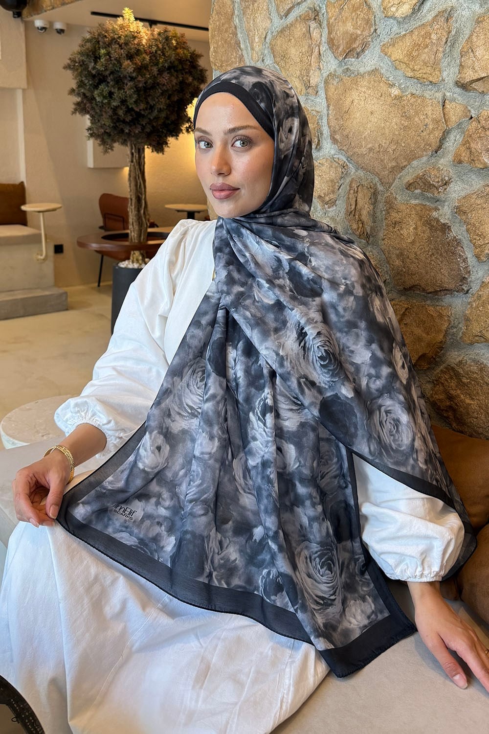 Botanik Çiçek Desen Lara Soft Şal Siyah