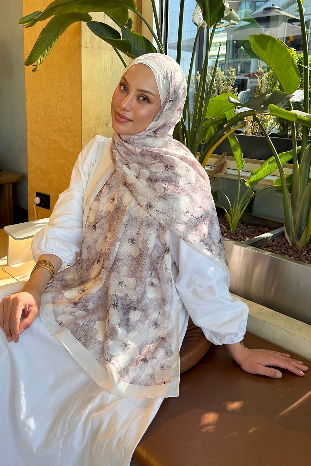 Çiçek Desen Lara Soft Şal Bej