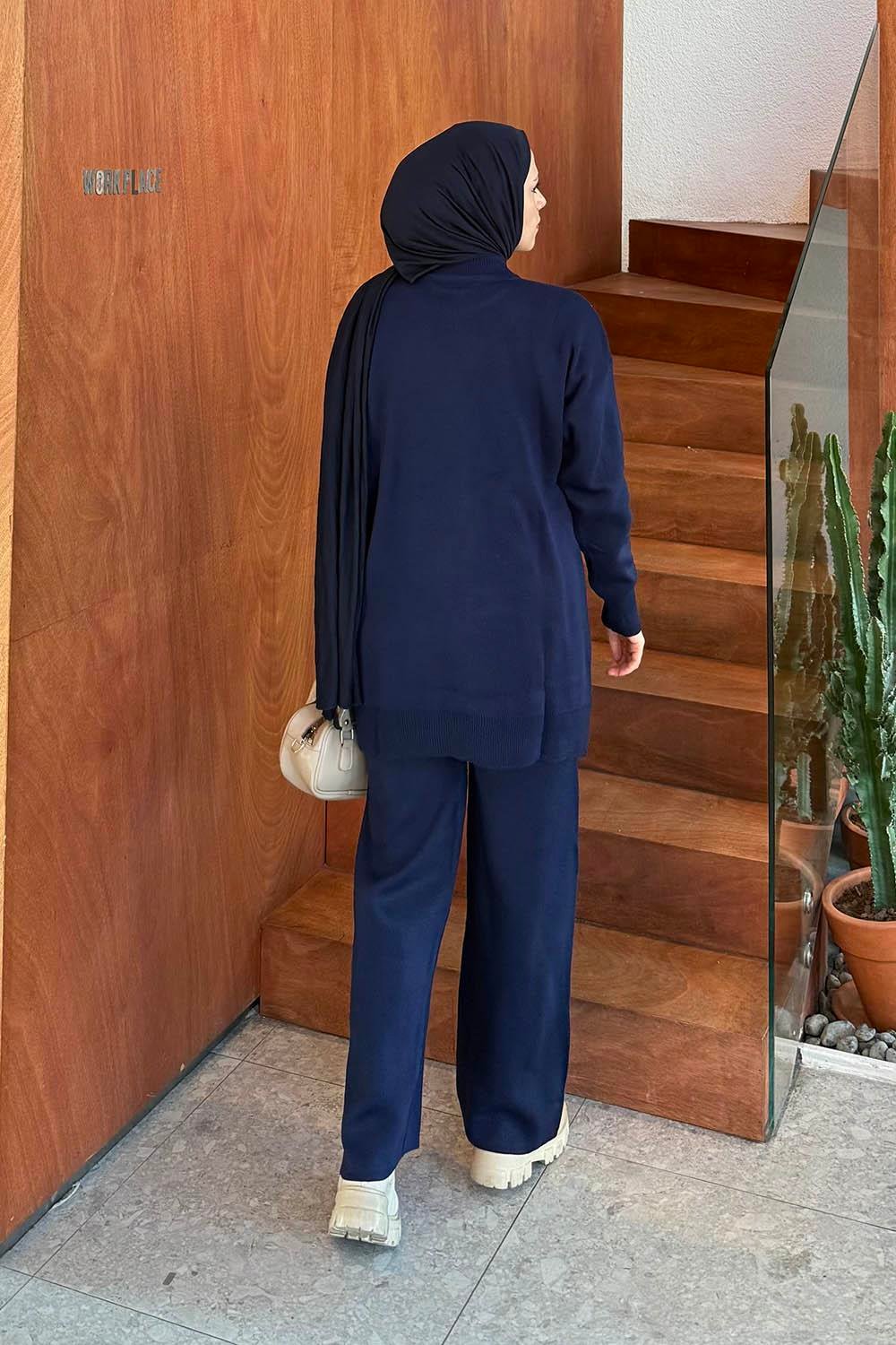 Çiçek Aksesuarlı Triko Takım Lacivert