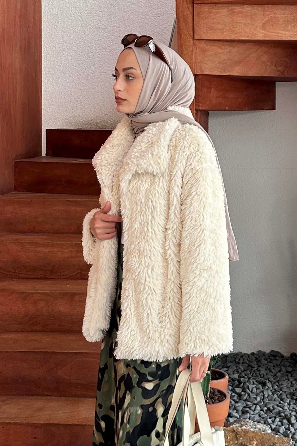 Peluş Detaylı Mont Krem