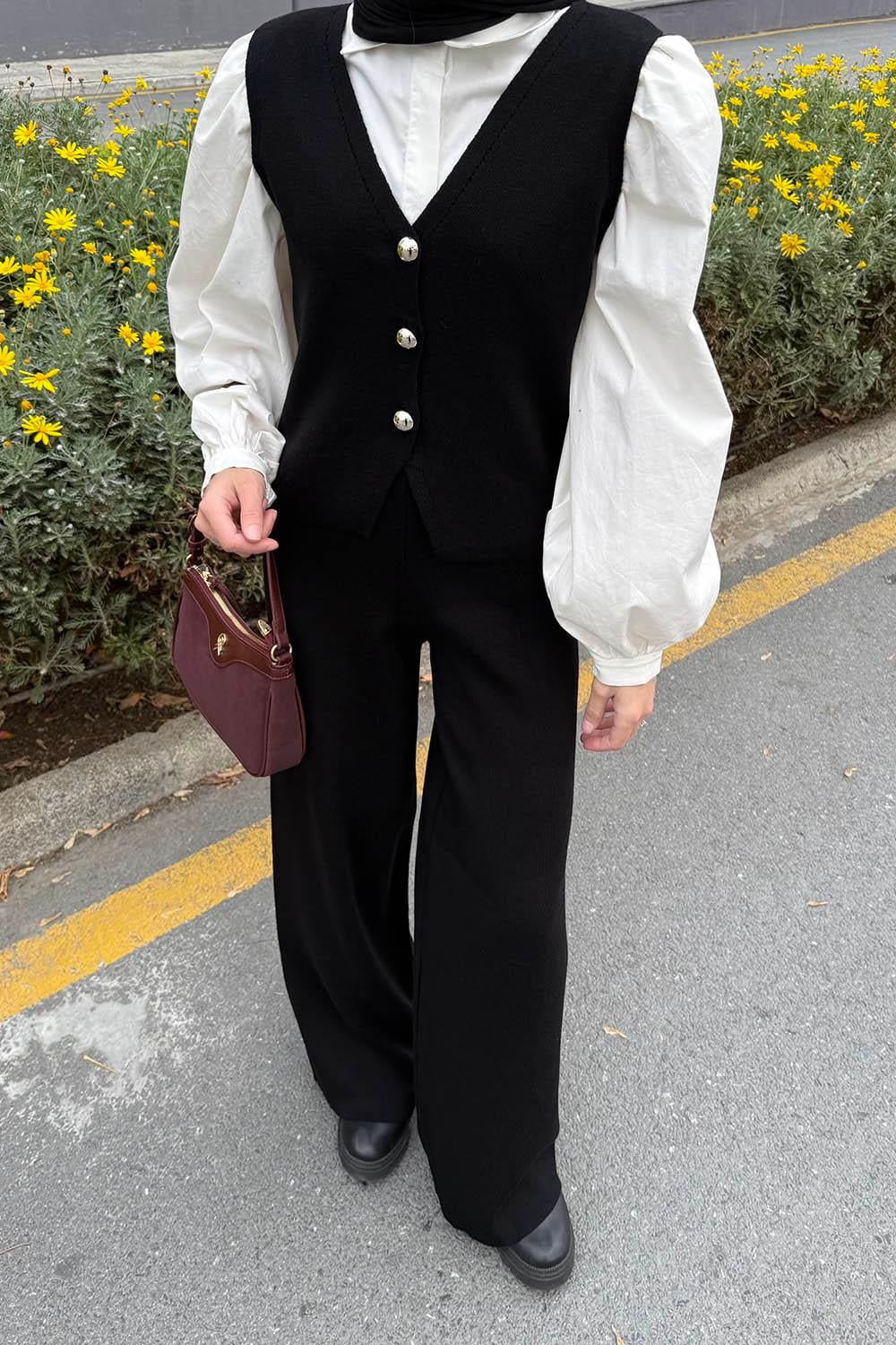 V Yaka Yelekl Takım Siyah