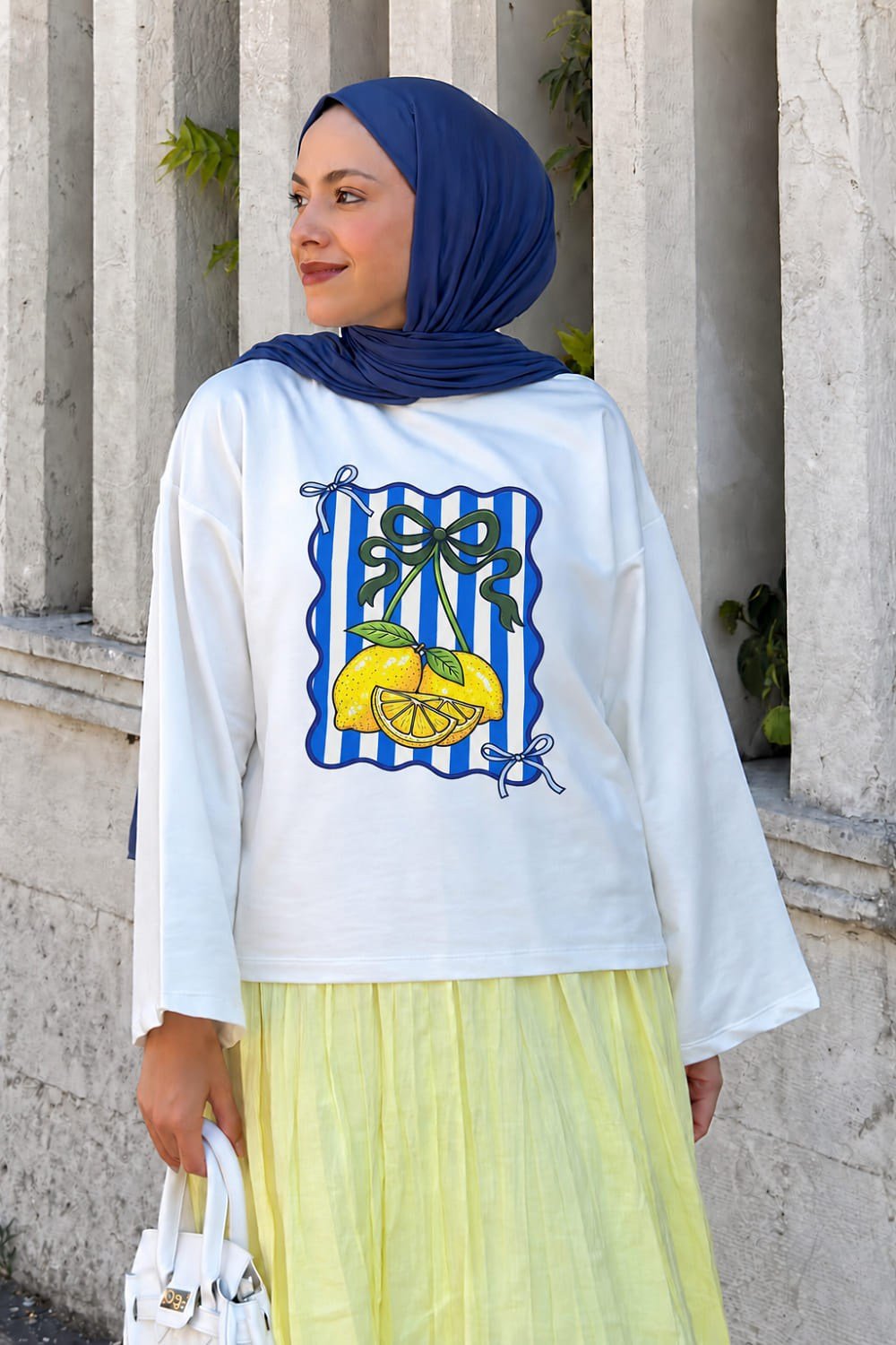 Basic Oversize Limon ve Fiyonk Desenli Bluz Beyaz
