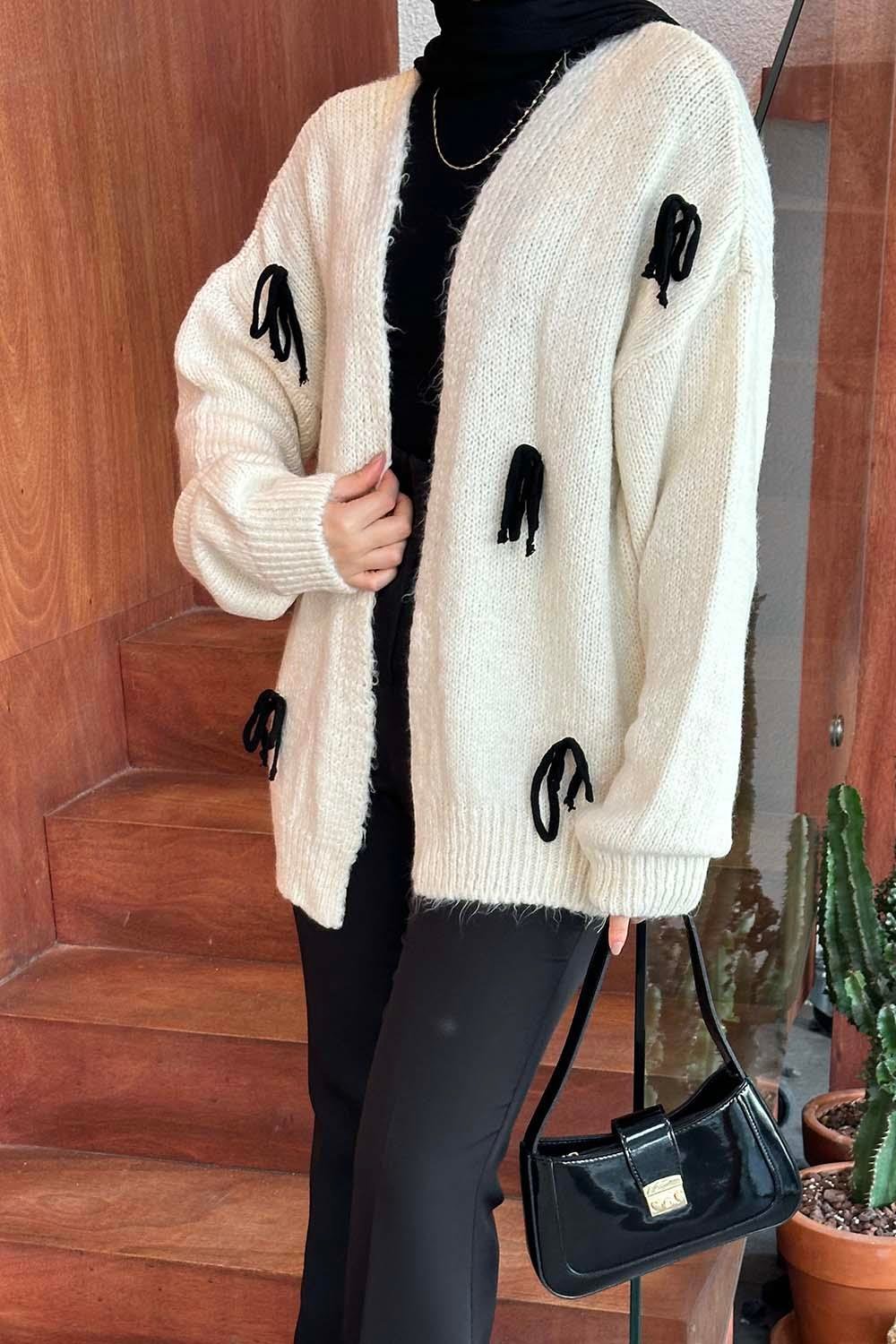 Fiyonk Detaylı Hırka Krem