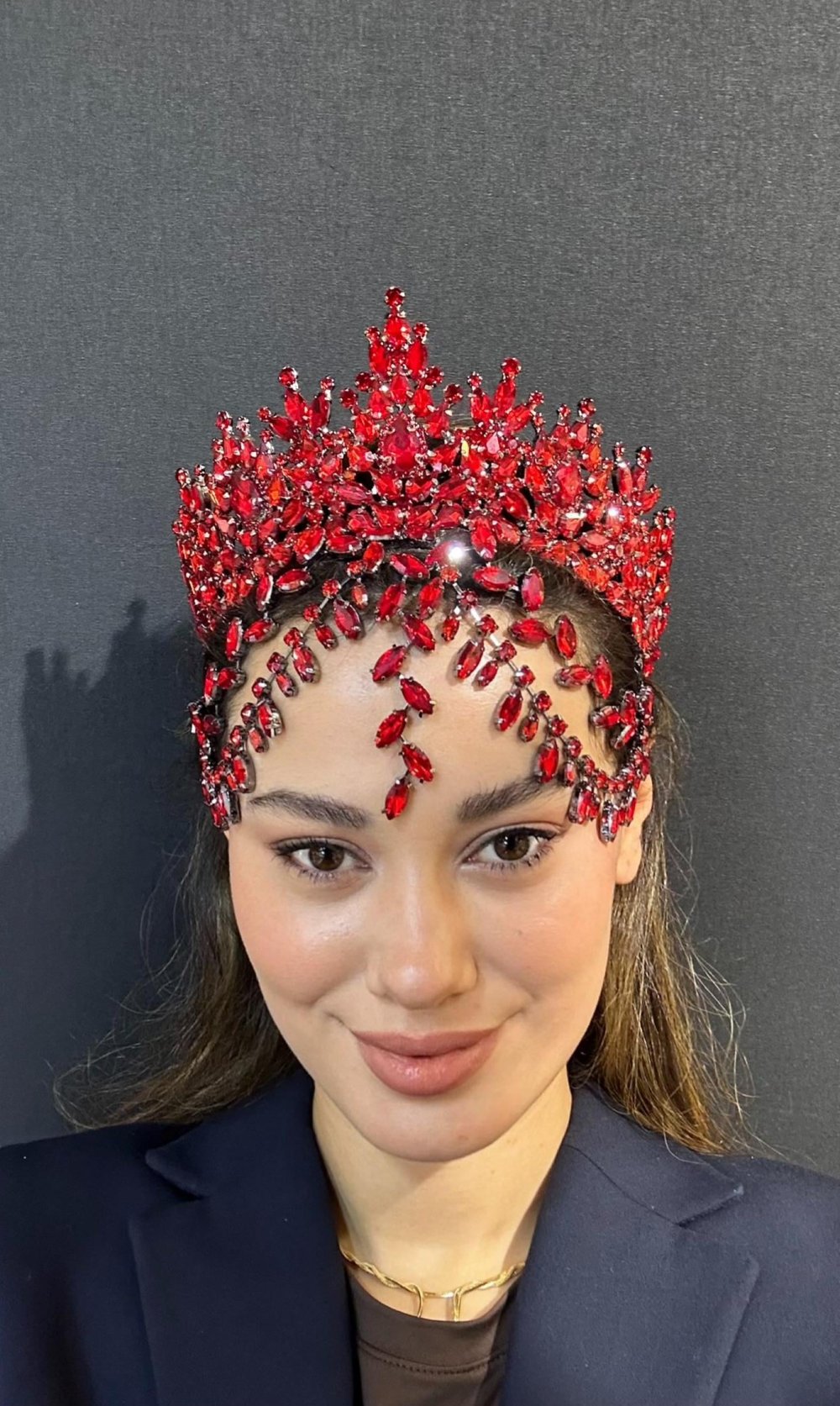 Aysira Model Kırmızı Tac