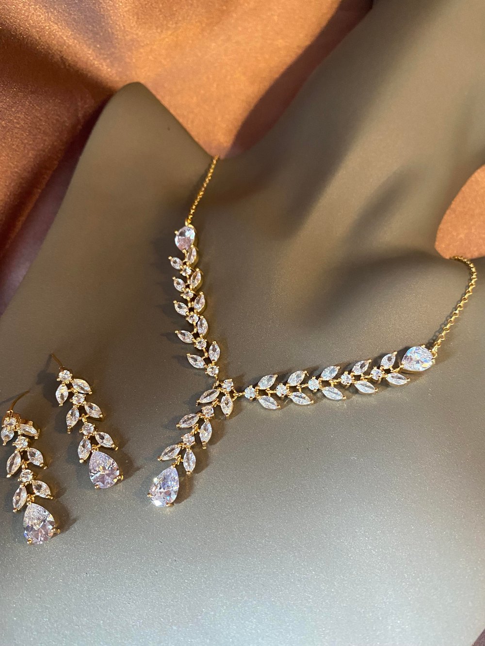 Başak Model Gold Zirkon Kolye Seti