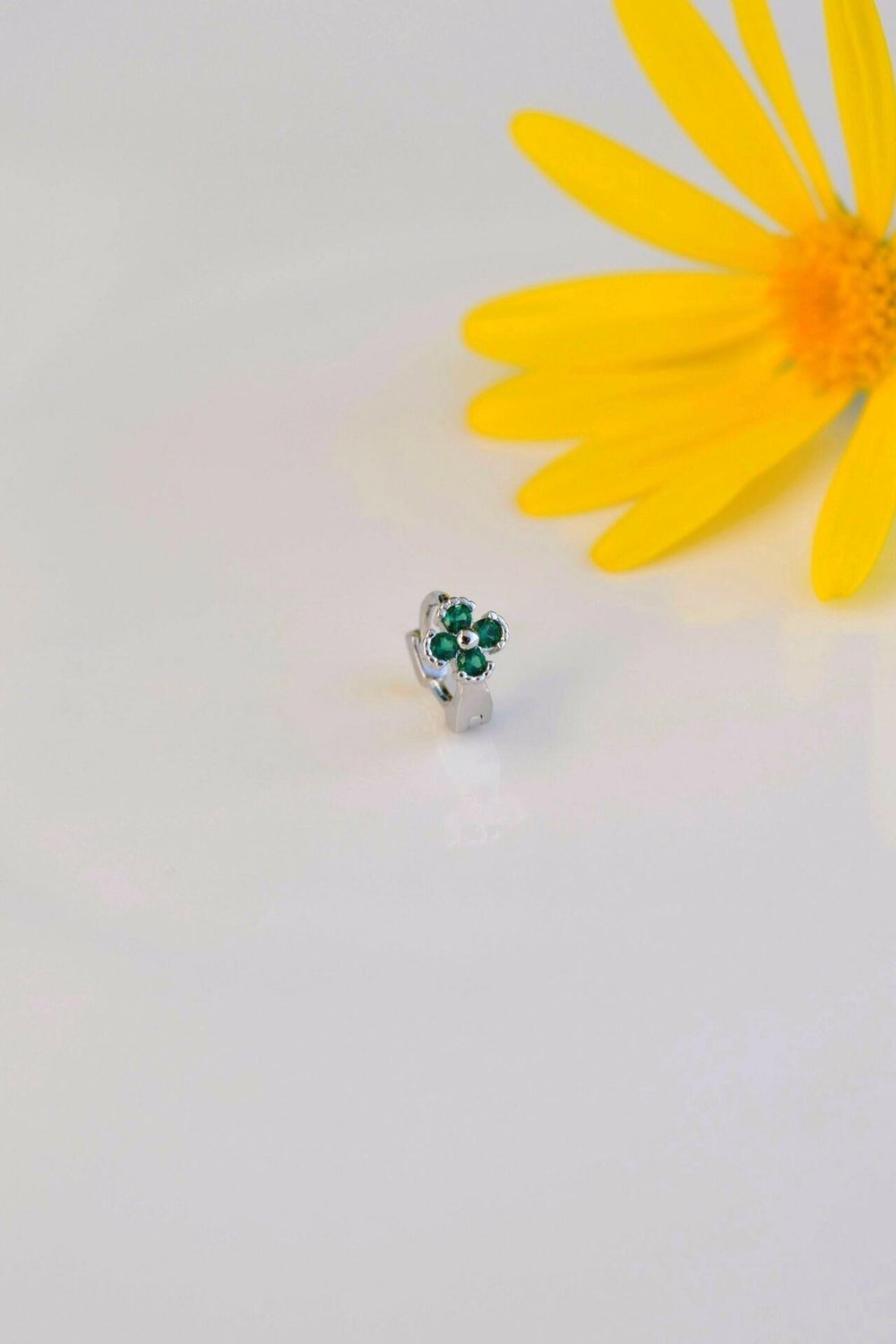 6 mm Mini Halka Yeşil Çiçekli Piercing Forward Helix Tragus Helix Kıkırdak