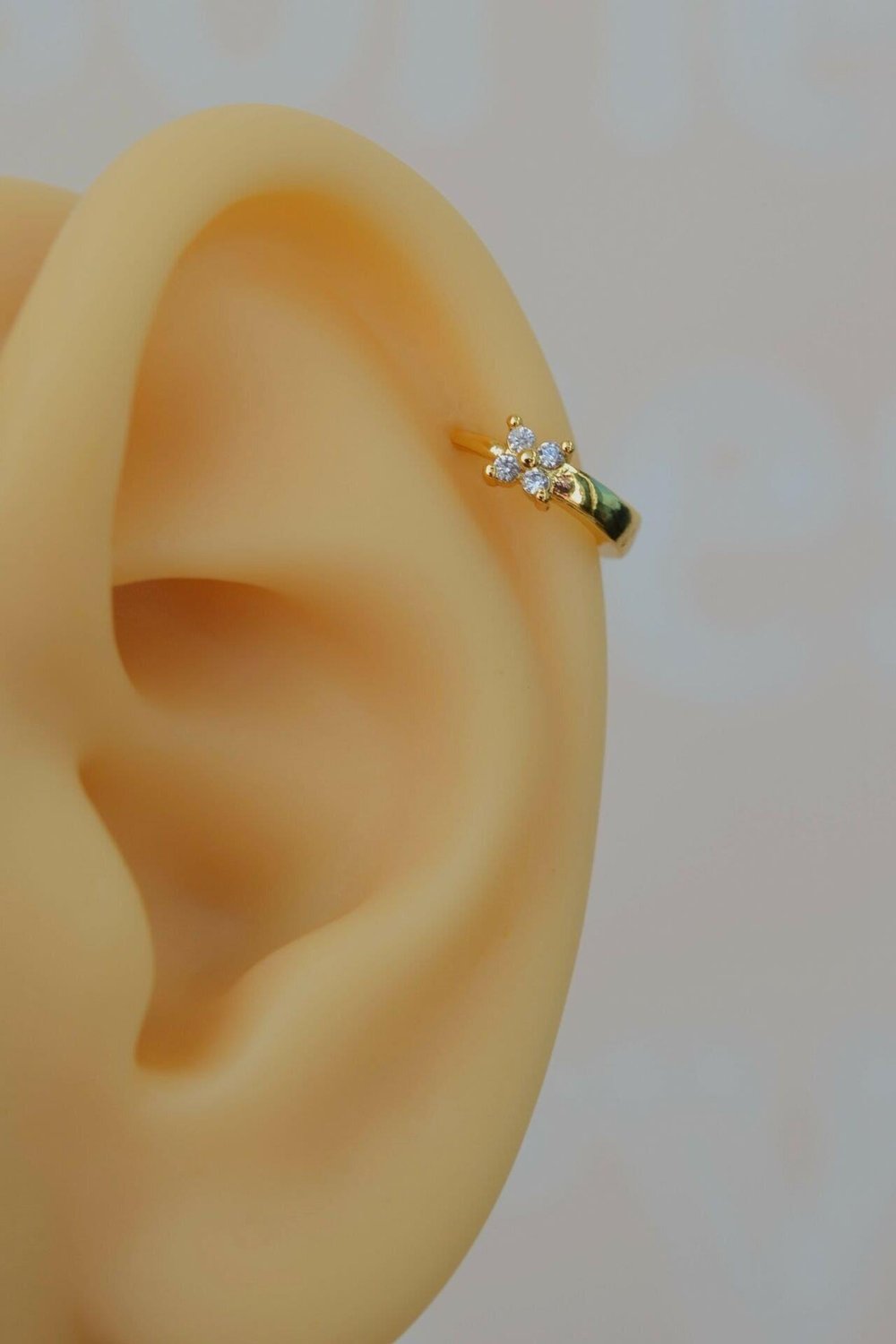 Çiçek Halka Tragus Piercing Helix Kıkırdak Küpesi