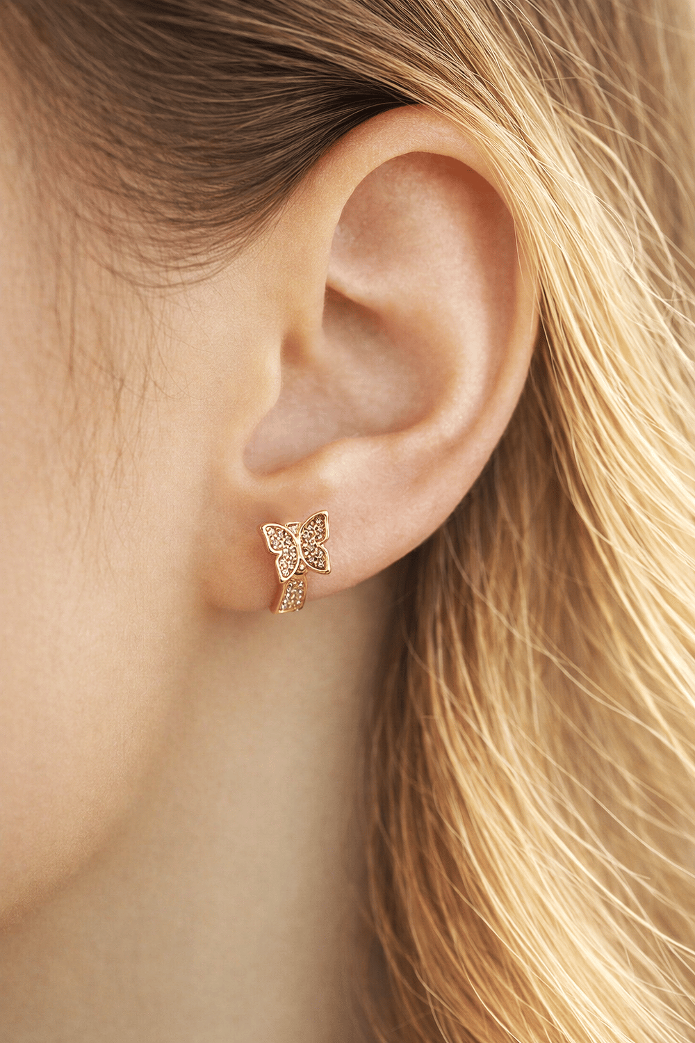 Mini Kelebek Detaylı Zirkon Taşlı Halka Küpe – 9 mm Rose Gold