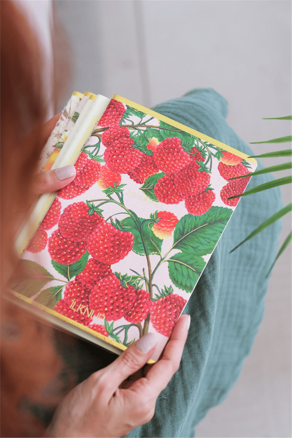 Kişiye Özel Ahududu Desenli A5 Çizgili Defter