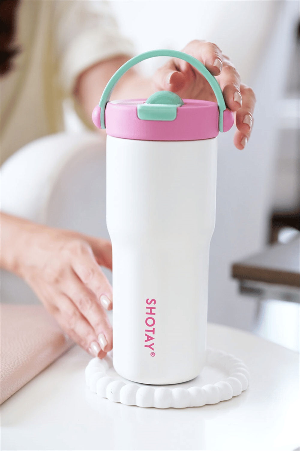 Pembe Kişiye Özel 680 Ml Kulplu, Pipetli ve Çay Süzgeçli Termos