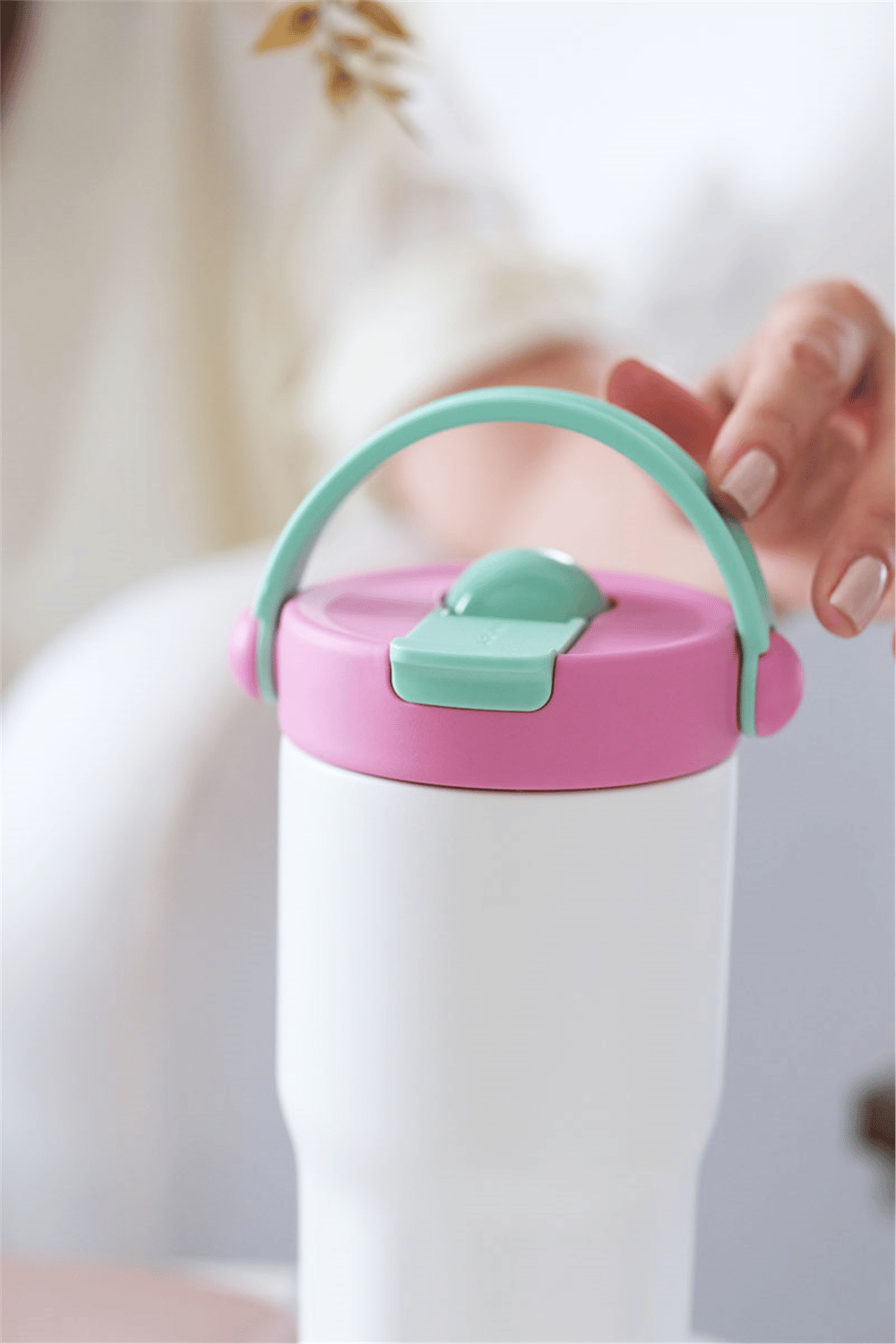 Pembe Kişiye Özel 680 Ml Kulplu, Pipetli ve Çay Süzgeçli Termos