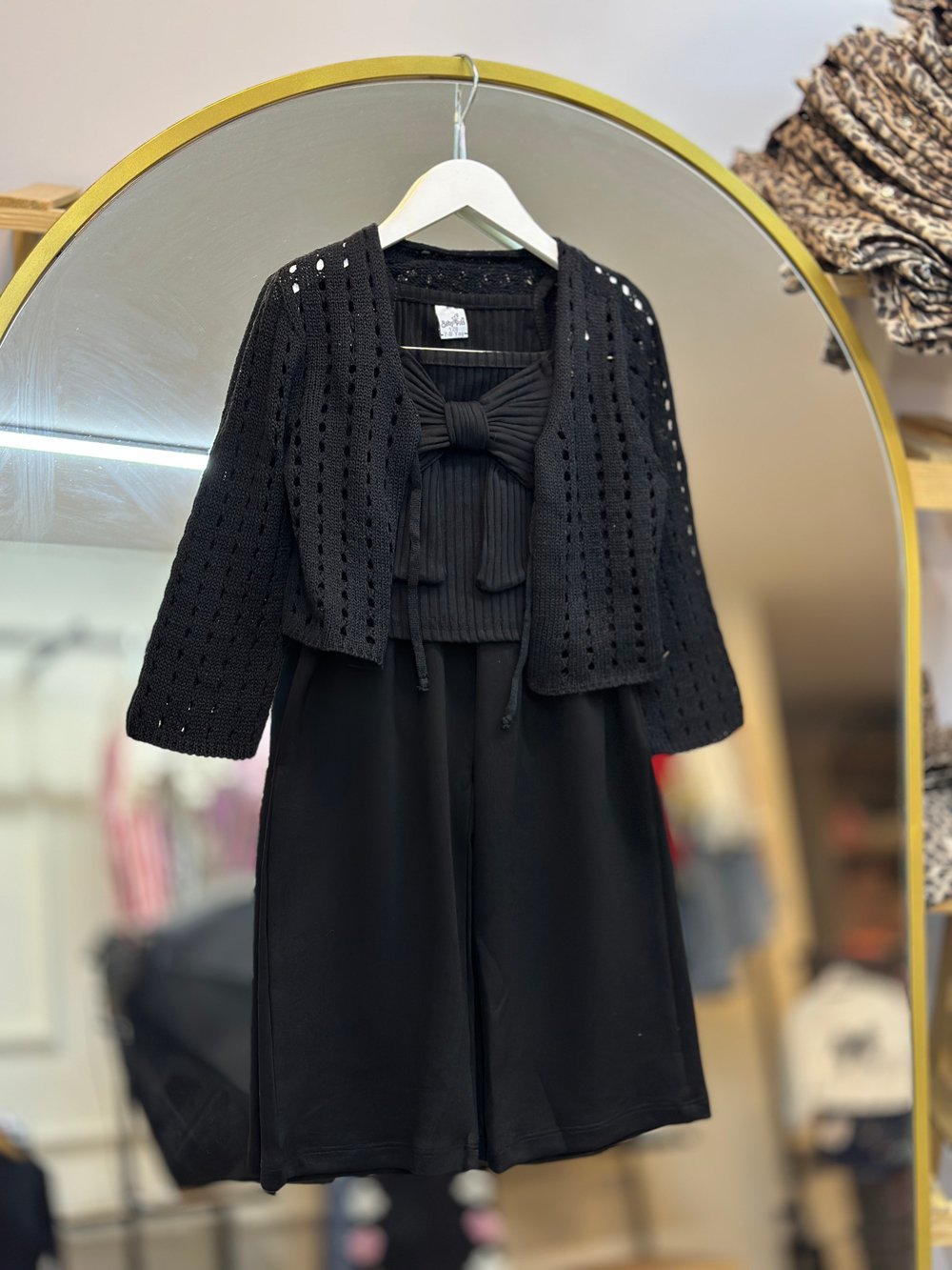 4-9 Yaş Siyah Triko Hırka & Fiyonk Detaylı Crop & Oysho Pantolon