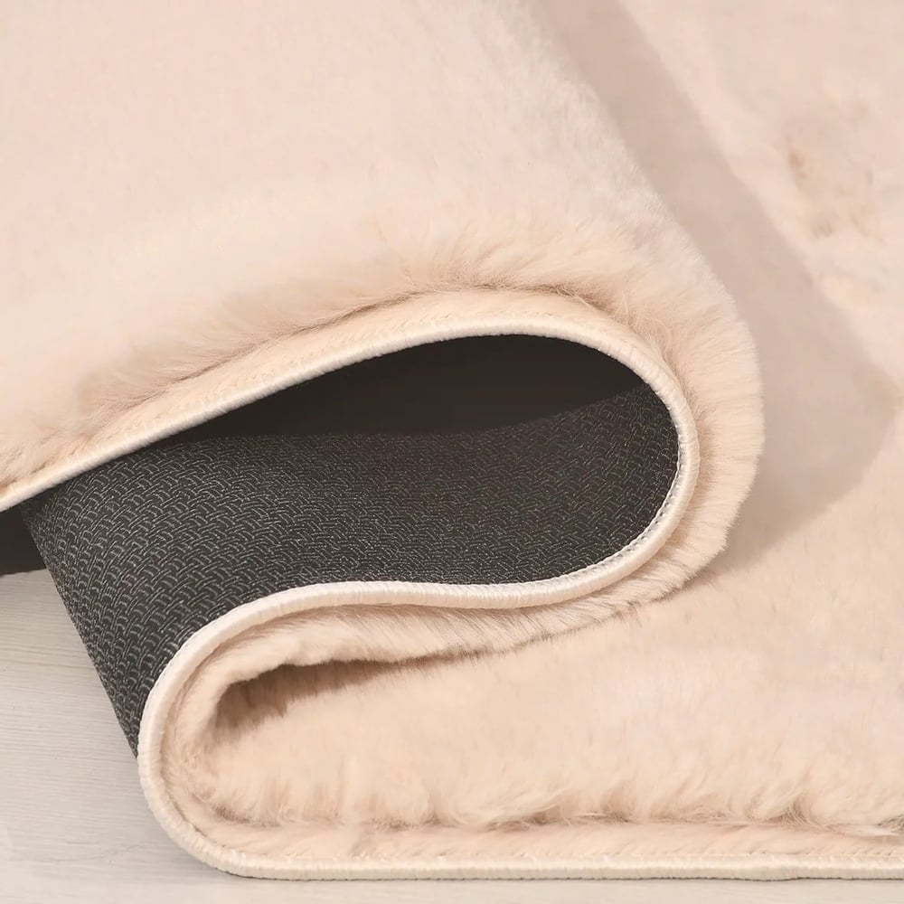 Tavşan Poly Peluş Halı -Bej- Yüksek Kalite-Ekstra Yumuşak - Kaymaz Özel Tabanlı - Özel Ölçü