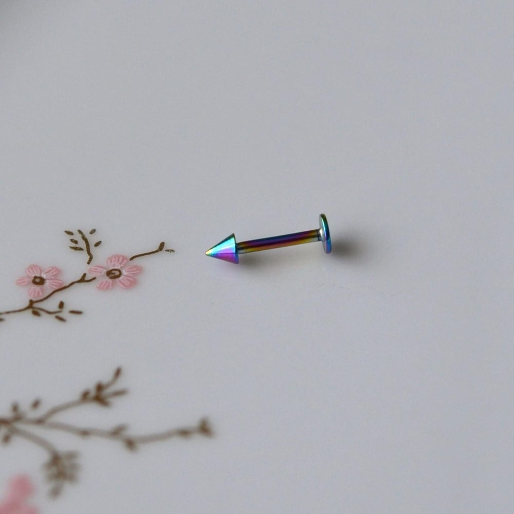 Cerrahi Çelik Sivri Uçlu Tragus Piercing Helix Kıkırdak 8 mm Hologram Renk