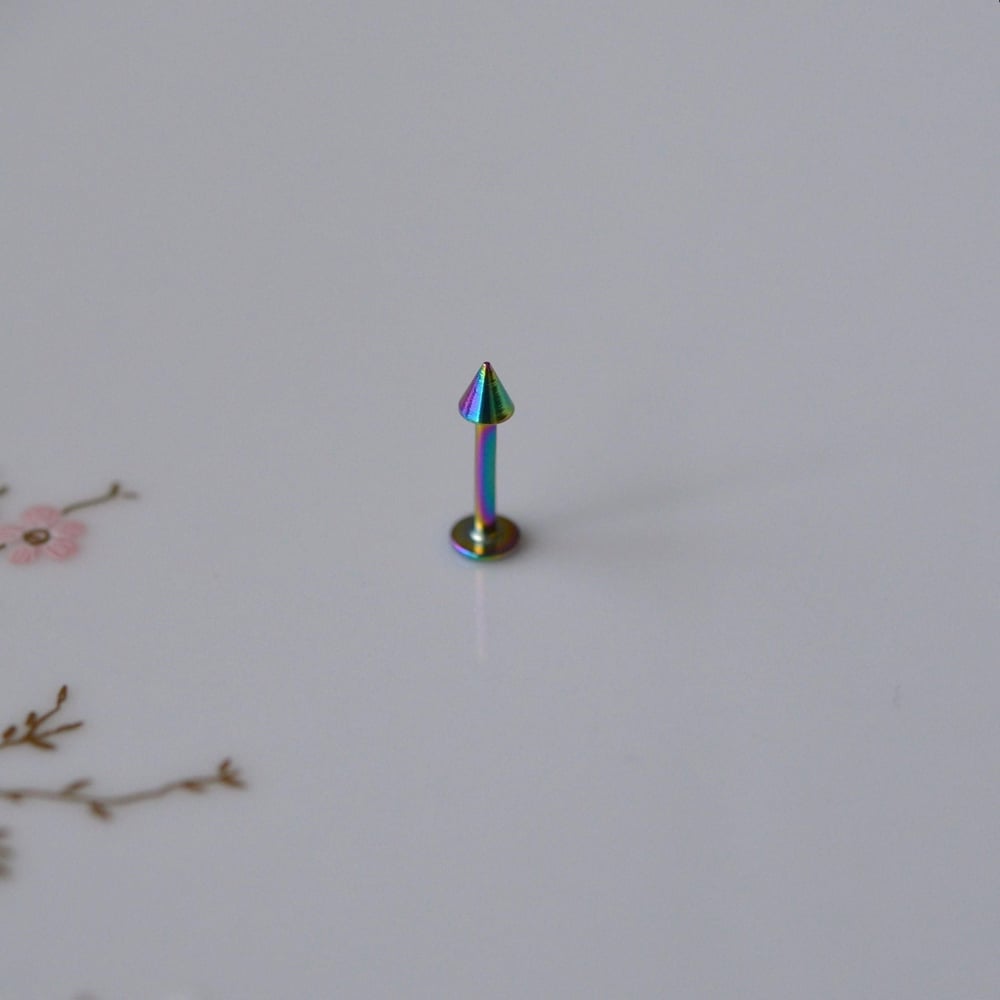 Cerrahi Çelik Sivri Uçlu Tragus Piercing Helix Kıkırdak 8 mm Hologram Renk