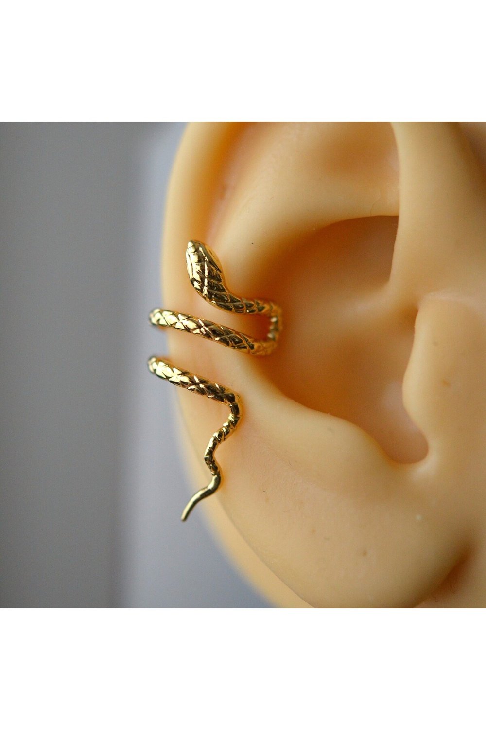 Gold Renkli Çelik Yılan Model Earcuff Yılan Sıkıştırma Kıkırdak Küpesi