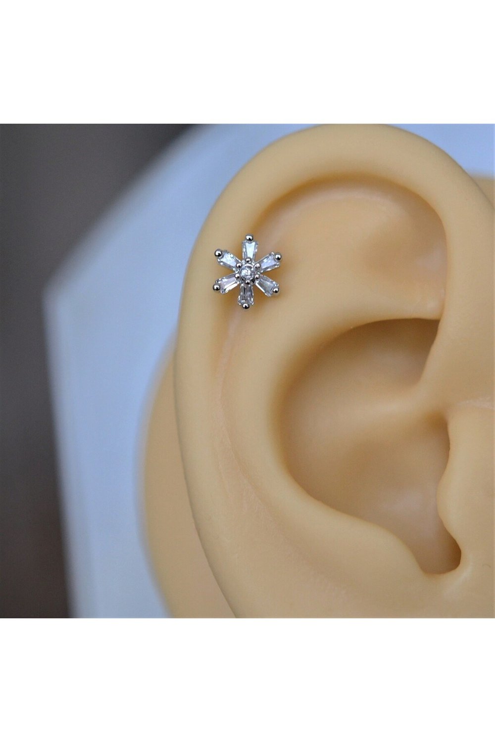 Gümüş Renk Cerrahi Çelik Çiçek Piercing Helix Lob Kıkırdak Tragus
