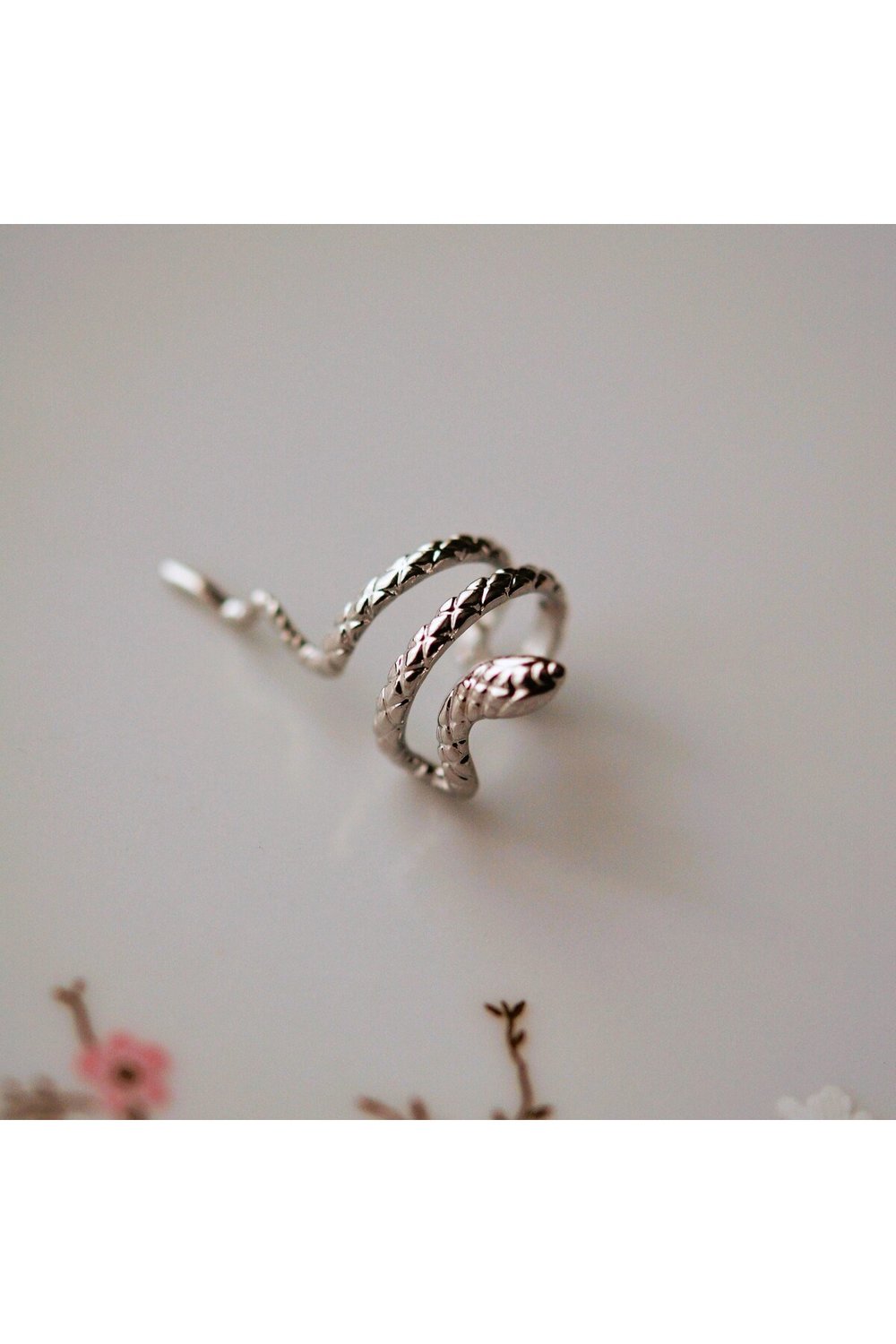 Gümüş Renkli Çelik Yılan Model Earcuff Yılan Sıkıştırma Kıkırdak Küpesi