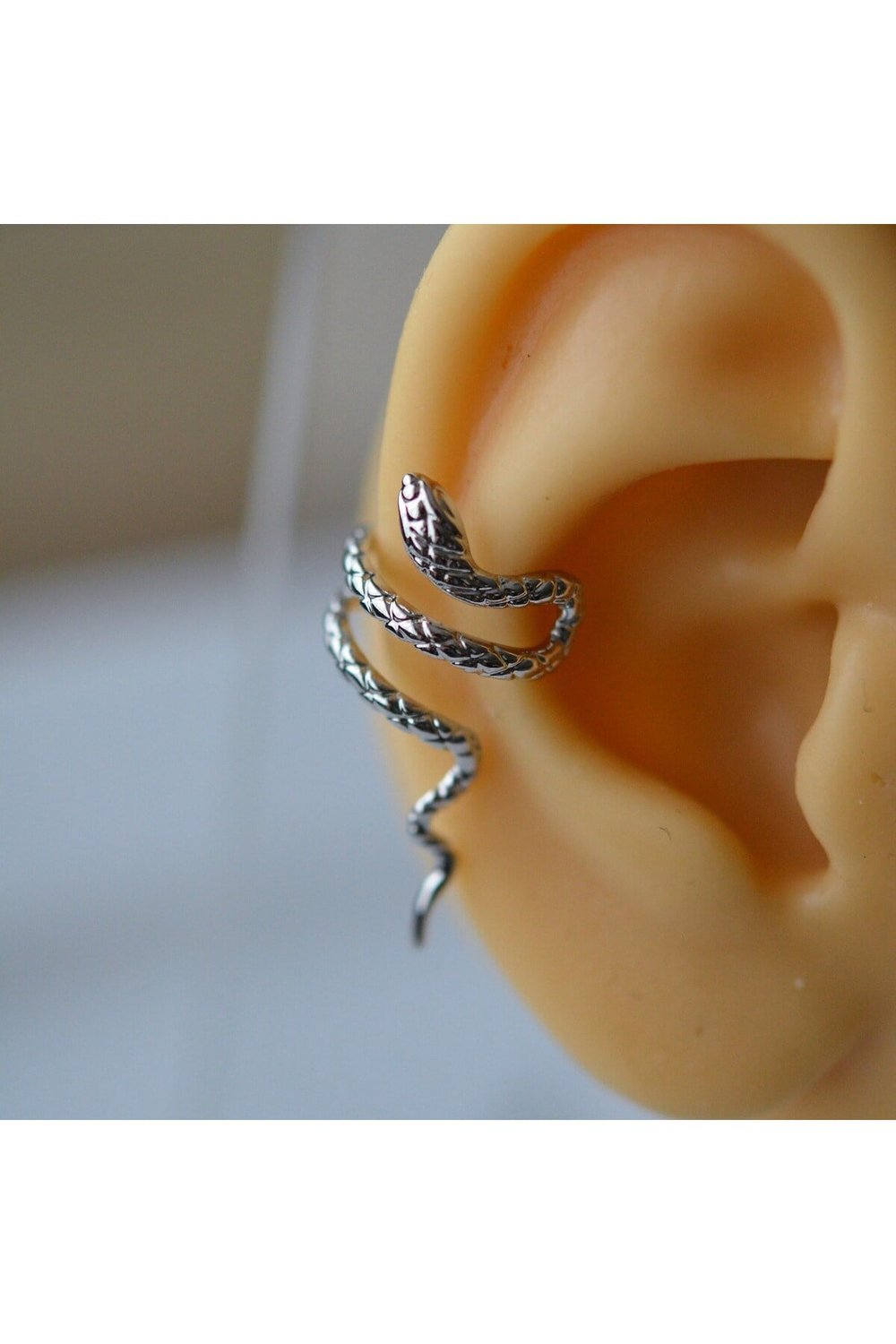 Gümüş Renkli Çelik Yılan Model Earcuff Yılan Sıkıştırma Kıkırdak Küpesi
