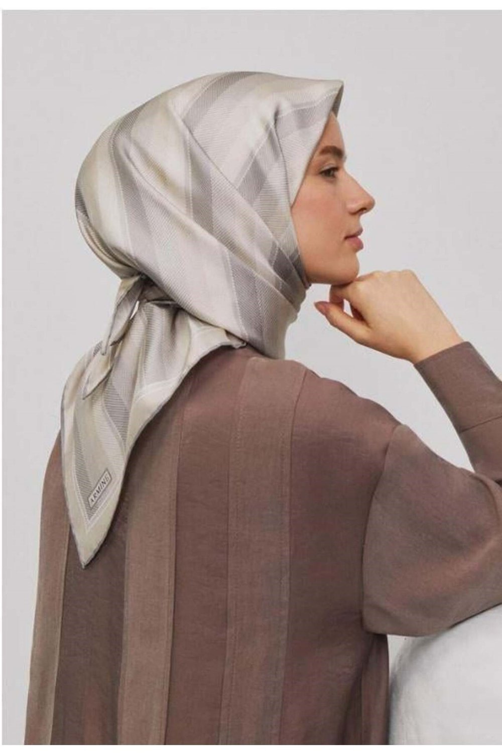 2025 Desenli Saf İpek Twill Eşarp 9327-80
