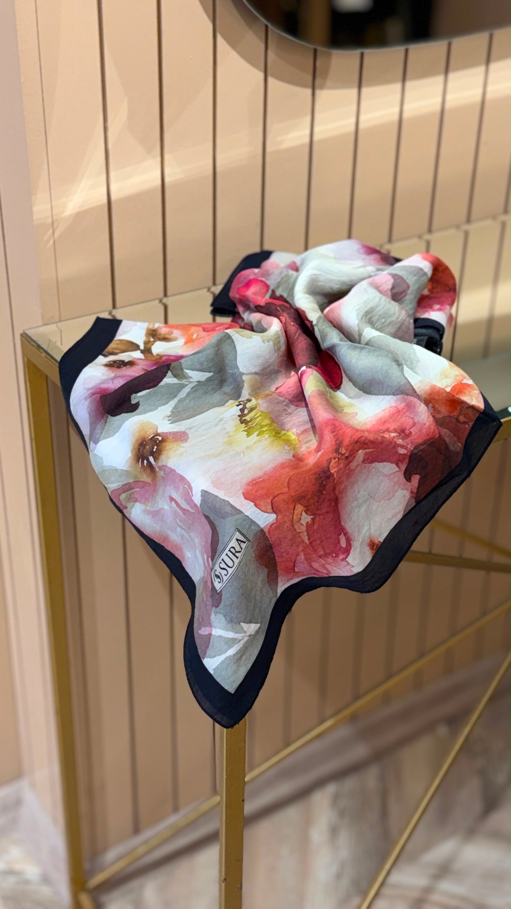 Sura Batik Çiçek Desenli Şal Siyah Kırmızı