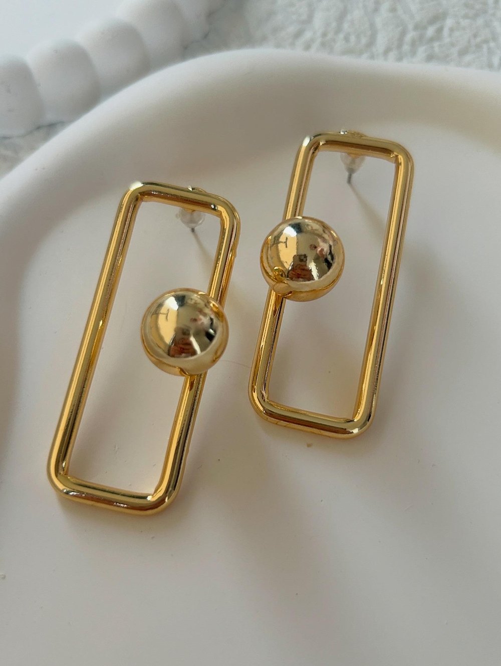 Dikdörtgen Top Detay Gold Küpe