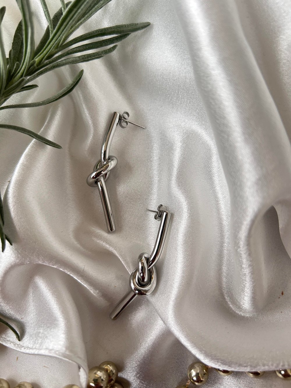 DÜĞÜM ÇELİK SİLVER KÜPE